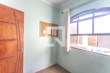 Casa à venda com 240m², 3 quartos e 2 vagasOffice