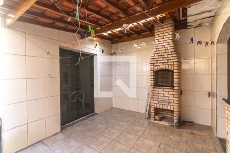 Casa à venda com 240m², 3 quartos e 2 vagasQuintal