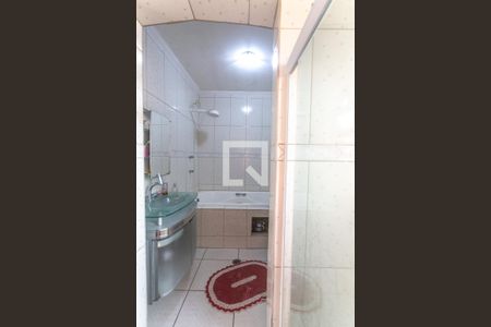 Casa à venda com 240m², 3 quartos e 2 vagasBanheiro suíte 2