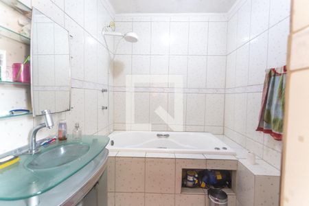 Casa à venda com 240m², 3 quartos e 2 vagasBanheiro suíte 2