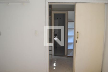 Closet da suíte de casa para alugar com 2 quartos, 93m² em Luz, Nova Iguaçu