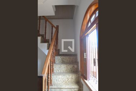 Escada de casa para alugar com 2 quartos, 93m² em Luz, Nova Iguaçu