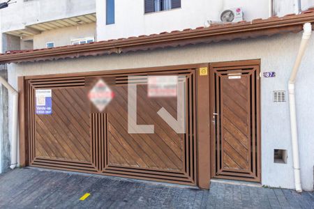 Casa à venda com 260m², 3 quartos e 2 vagas Casa à venda com 260m², 3 quartos e 2 vagasFachada