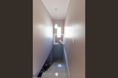 Casa à venda com 260m², 3 quartos e 2 vagas Casa à venda com 260m², 3 quartos e 2 vagasEscada