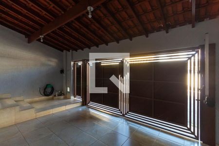 Casa à venda com 260m², 3 quartos e 2 vagas Casa à venda com 260m², 3 quartos e 2 vagasGaragem