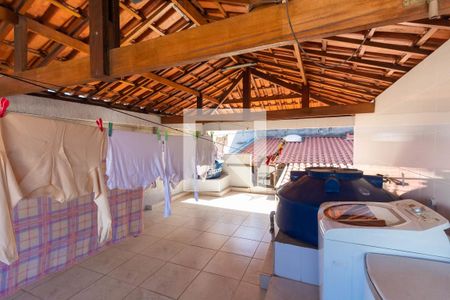 Casa à venda com 260m², 3 quartos e 2 vagas Casa à venda com 260m², 3 quartos e 2 vagasÁrea de serviço