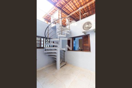 Casa à venda com 260m², 3 quartos e 2 vagas Casa à venda com 260m², 3 quartos e 2 vagasÁrea externa