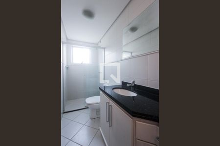 Banheiro suite de apartamento à venda com 2 quartos, 74m² em Auxiliadora, Porto Alegre