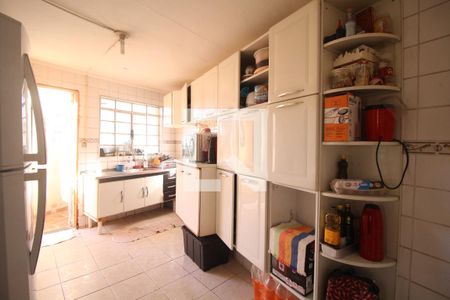 Casa à venda com 330m², 5 quartos e 3 vagasCozinha