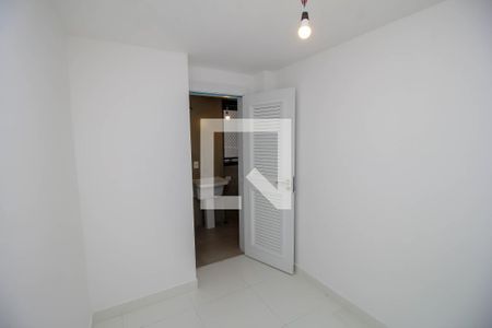 Apartamento à venda com 181m², 3 quartos e 2 vagas Apartamento à venda com 181m², 3 quartos e 2 vagasQuarto de Serviço