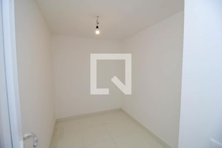 Apartamento à venda com 181m², 3 quartos e 2 vagas Apartamento à venda com 181m², 3 quartos e 2 vagasQuarto de Serviço