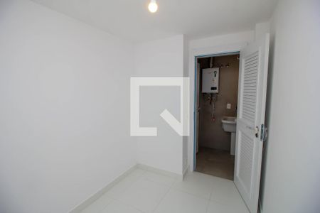 Apartamento à venda com 181m², 3 quartos e 2 vagas Apartamento à venda com 181m², 3 quartos e 2 vagasQuarto de Serviço