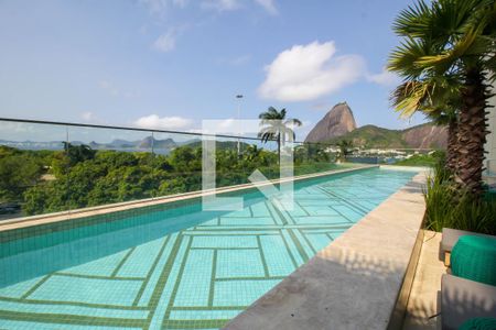 Apartamento à venda com 181m², 3 quartos e 2 vagas Apartamento à venda com 181m², 3 quartos e 2 vagasÁrea comum - Piscina