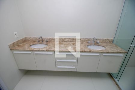 Apartamento à venda com 181m², 3 quartos e 2 vagas Apartamento à venda com 181m², 3 quartos e 2 vagasBanheiro da Suíte 1