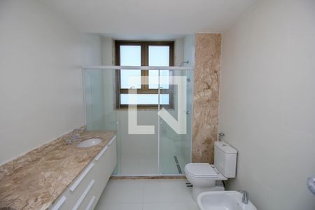 Apartamento à venda com 181m², 3 quartos e 2 vagas Apartamento à venda com 181m², 3 quartos e 2 vagasBanheiro da Suíte 1