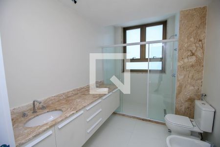 Apartamento à venda com 181m², 3 quartos e 2 vagas Apartamento à venda com 181m², 3 quartos e 2 vagasBanheiro da Suíte 1