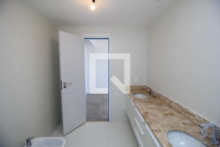 Apartamento à venda com 181m², 3 quartos e 2 vagas Apartamento à venda com 181m², 3 quartos e 2 vagasBanheiro da Suíte 1