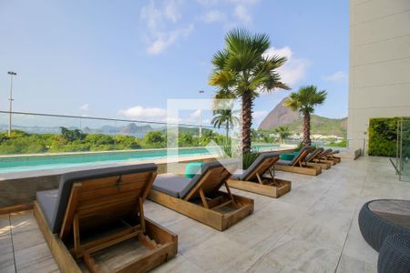 Apartamento à venda com 181m², 3 quartos e 2 vagas Apartamento à venda com 181m², 3 quartos e 2 vagasÁrea comum - Piscina