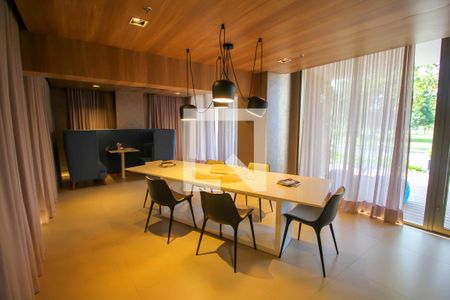 Apartamento à venda com 181m², 3 quartos e 2 vagas Apartamento à venda com 181m², 3 quartos e 2 vagasCoworking