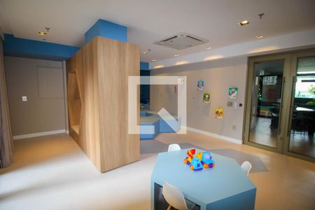 Apartamento à venda com 181m², 3 quartos e 2 vagas Apartamento à venda com 181m², 3 quartos e 2 vagasBrinquedoteca