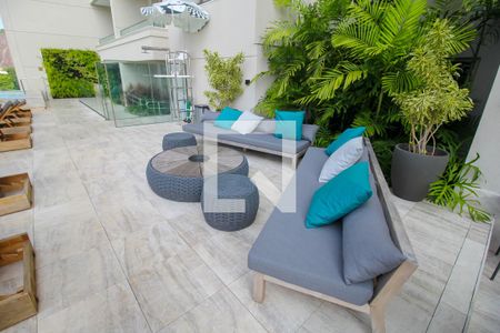Apartamento à venda com 181m², 3 quartos e 2 vagas Apartamento à venda com 181m², 3 quartos e 2 vagasÁrea comum - Piscina