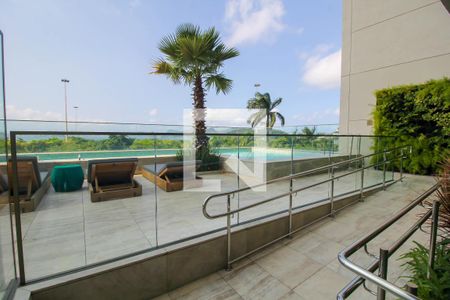 Apartamento à venda com 181m², 3 quartos e 2 vagas Apartamento à venda com 181m², 3 quartos e 2 vagasÁrea comum - Piscina