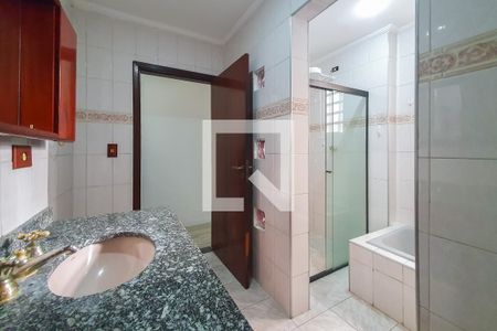 Casa à venda com 98m², 3 quartos e 1 vaga Casa à venda com 98m², 3 quartos e 1 vagaBanheiro