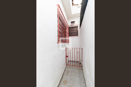 Casa à venda com 189m², 3 quartos e 4 vagas Casa à venda com 189m², 3 quartos e 4 vagasCorredor lateral