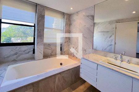 Apartamento à venda com 405m², 5 quartos e 4 vagasBanheiro da Suíte 4