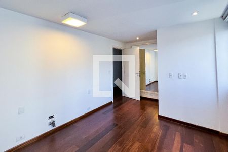 Apartamento à venda com 405m², 5 quartos e 4 vagasSuíte 2