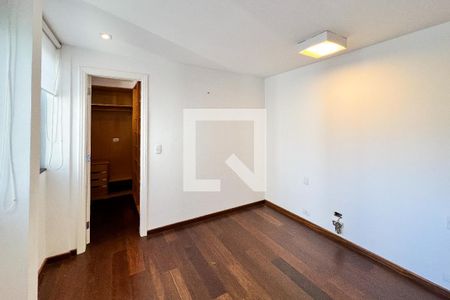 Apartamento à venda com 405m², 5 quartos e 4 vagasSuíte 2