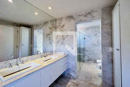 Apartamento à venda com 405m², 5 quartos e 4 vagasBanheiro da Suíte 4