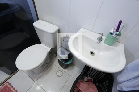 Casa à venda com 84m², 2 quartos e 2 vagasBanheiro da Suíte 1