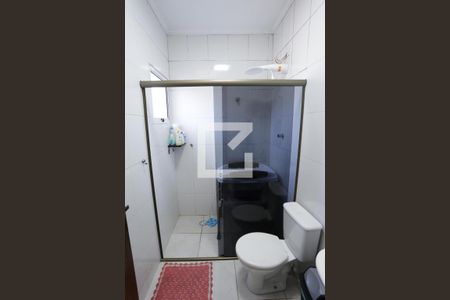 Casa à venda com 84m², 2 quartos e 2 vagasBanheiro da Suíte 1