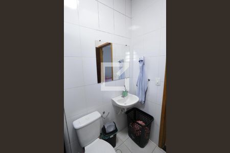 Casa à venda com 84m², 2 quartos e 2 vagasBanheiro da Suíte 1