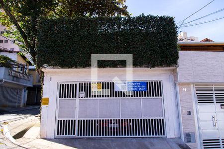 Casa à venda com 146m², 3 quartos e 2 vagas Casa à venda com 146m², 3 quartos e 2 vagasFachada