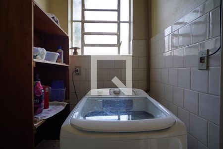 Casa à venda com 370m², 5 quartos e 5 vagasLavanderia