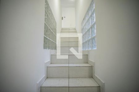 Escadas de apartamento para alugar com 1 quarto, 40m² em Parque Jabaquara, São Paulo