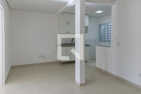 Sala e Cozinha   de apartamento para alugar com 2 quartos, 38m² em Vila Mazzei, São Paulo