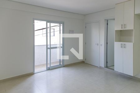 Sala e Cozinha   de apartamento para alugar com 2 quartos, 45m² em Vila Mazzei, São Paulo