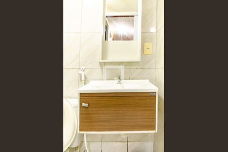 Banheiro de apartamento para alugar com 1 quarto, 36m² em Jardim Apipema, Salvador