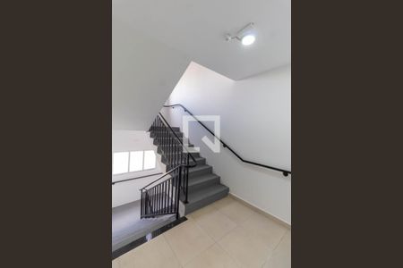 Apartamento à venda com 56m², 2 quartos e 1 vaga Apartamento à venda com 56m², 2 quartos e 1 vagaEscada