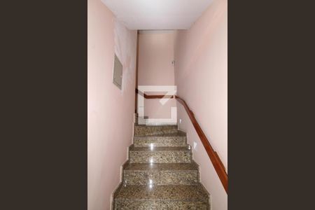 Casa à venda com 277m², 3 quartos e 2 vagasEscada