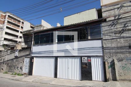 Casa à venda com 277m², 3 quartos e 2 vagasFachada