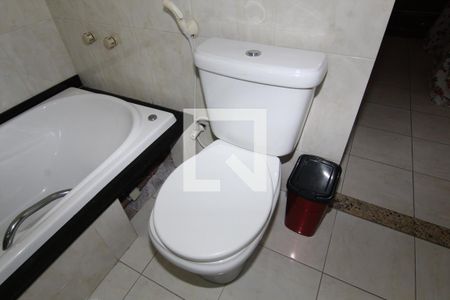 Casa à venda com 277m², 3 quartos e 2 vagasBanheiro da Suíte 1