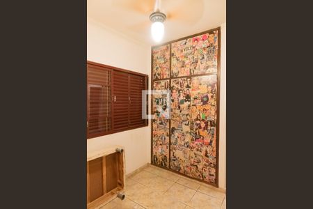 Casa à venda com 193m², 6 quartos e 2 vagas Casa à venda com 193m², 6 quartos e 2 vagasQuarto