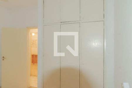 Casa à venda com 193m², 6 quartos e 2 vagas Casa à venda com 193m², 6 quartos e 2 vagasQuarto