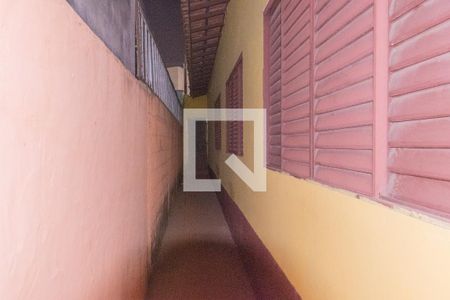 Casa à venda com 193m², 6 quartos e 2 vagas Casa à venda com 193m², 6 quartos e 2 vagasCorredor