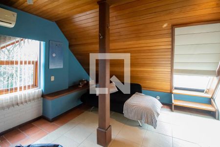 Casa de condomínio à venda com 150m², 3 quartos e 2 vagasSótão