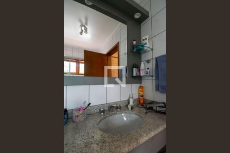 Casa de condomínio à venda com 150m², 3 quartos e 2 vagasBanheiro da Suíte